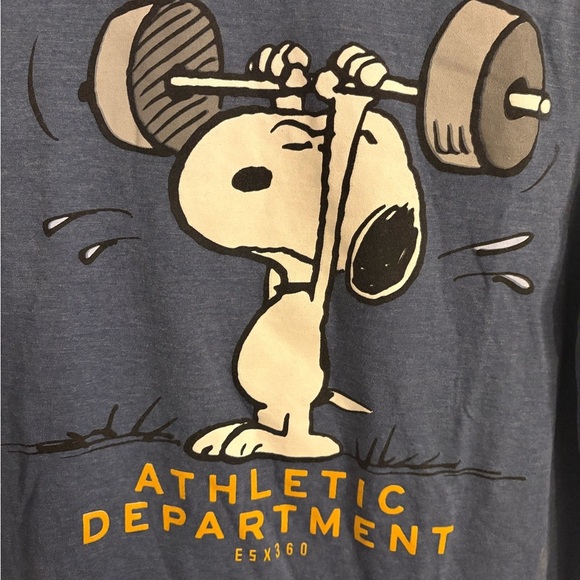 Peanuts women’s Snoopy t shirt size medium - Picture 2 of 3